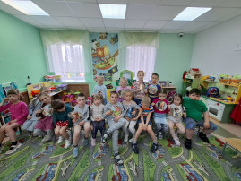 В старшей группе «Лютики » прошёл «Единый день безопасности» В старшей группе «Лютики » прошёл «Единый день безопасности».